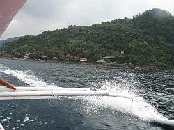Anilao - Eagle Point beach resort; met de boot naar de duikstek