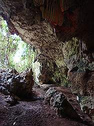 Biak na Bato - grot