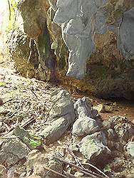 Biak na Bato - grot