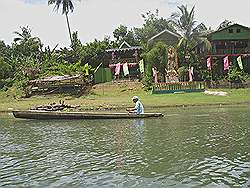 Pagsanjan - heilig beeld langs de rivier