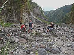 Mount Pinatubo - op de terugweg; even rusten hoort er ook bij