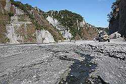 Mount Pinatubo - met de Jeep naar de voet van de berg; de achtervolgende Jeep