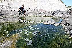 Mount Pinatubo - plas met warm en kleurrijk water