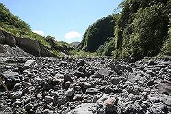 Mount Pinatubo - te voet naar de krater; wat een stenen