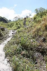 Mount Pinatubo - te voet naar de krater; de laatste trap naar het hoogste punt
