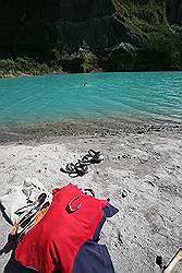 Mount Pinatubo - het kratermeer; even zwemmen