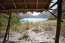 Mount PinatuboMount Pinatubo - het kratermeer; afdakje