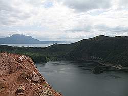 Taal meer - het kratermeer van de vulkaan