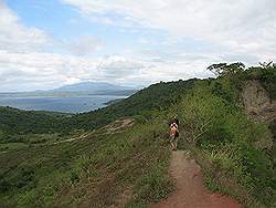 Taal vulkaan - wandeling rond het kratermeer van de vulkaan