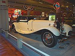 Henry Ford museum - Bugati Royale; een van de duurste autos ter wereld (in 1991 werd er een verkocht voor $8 miljoen); lengte 6,4 meter en een 12,7 liter motor. Er zijn er 6 van gemaakt, dit is nummer 2