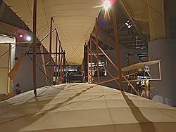 Henry Ford museum - replica van de Flyer; het eerste vliegtuig van de gebroeders Wright