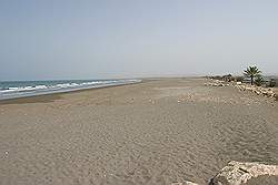 Qurayyat - het strand