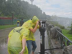 Niagara Falls - ook aan de oever kan het erg nat zijn