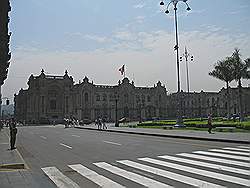 Lima - het oude centrum; het presidentiele paleis op 'Plaza de Armas'