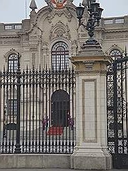 Lima - het oude centrum; het presidentieel paleis - changing of the guards