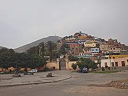 Lima - San Cristobal; terugweg, met in de verte het kruis van San Cristobal
