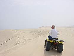 Rit door de woestijn met een quad