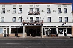 Alpine - Holland hotel; gelegen aan de Holland avenue