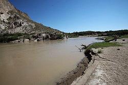 Big Bend National Park - Boquillas Canyon+ een zingende Mexicaan aan de overkant van de rivier en een Mexicaanse handelaar die met de boot overkomt