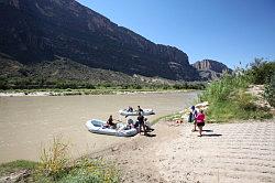 Big Bend National Park - aankomst Rafters na een tocht van 6 uur (weinig water in de rivier, dus weinig stroming en lange vaartijd)