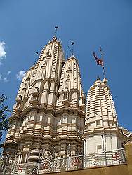 Kampala - de hoofdstad van Uganda; Hindoestaanse tempel