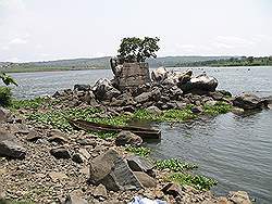 Jinja: source of the nile - eilandje aan het begin van de Nijl