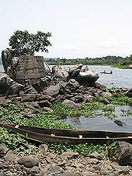 Jinja: source of the nile - eilandje aan het begin van de Nijl