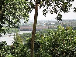 Jinja Nile resort - in de verte staat de stuwdam