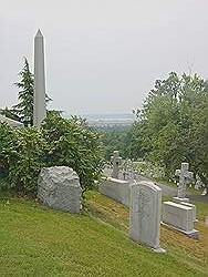Arlington cemetary - de hoger geplaatste militairen hebben wat grotere gedenktekens en de graven liggen wat hoger op de heuvel