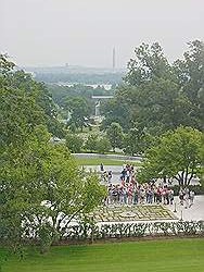 Arlington cemetary - uitzicht bij Arlington House, met het graf van J.F. Kennedy op de voorgrond