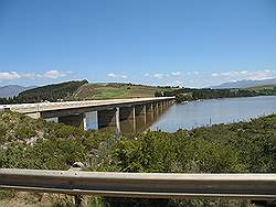 Wijngebied - brug over het Theewaterkloof meer
