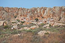 Kagga Kamma - Bushmen Lodge, mooi tegen de rotsen aan gebouwd
